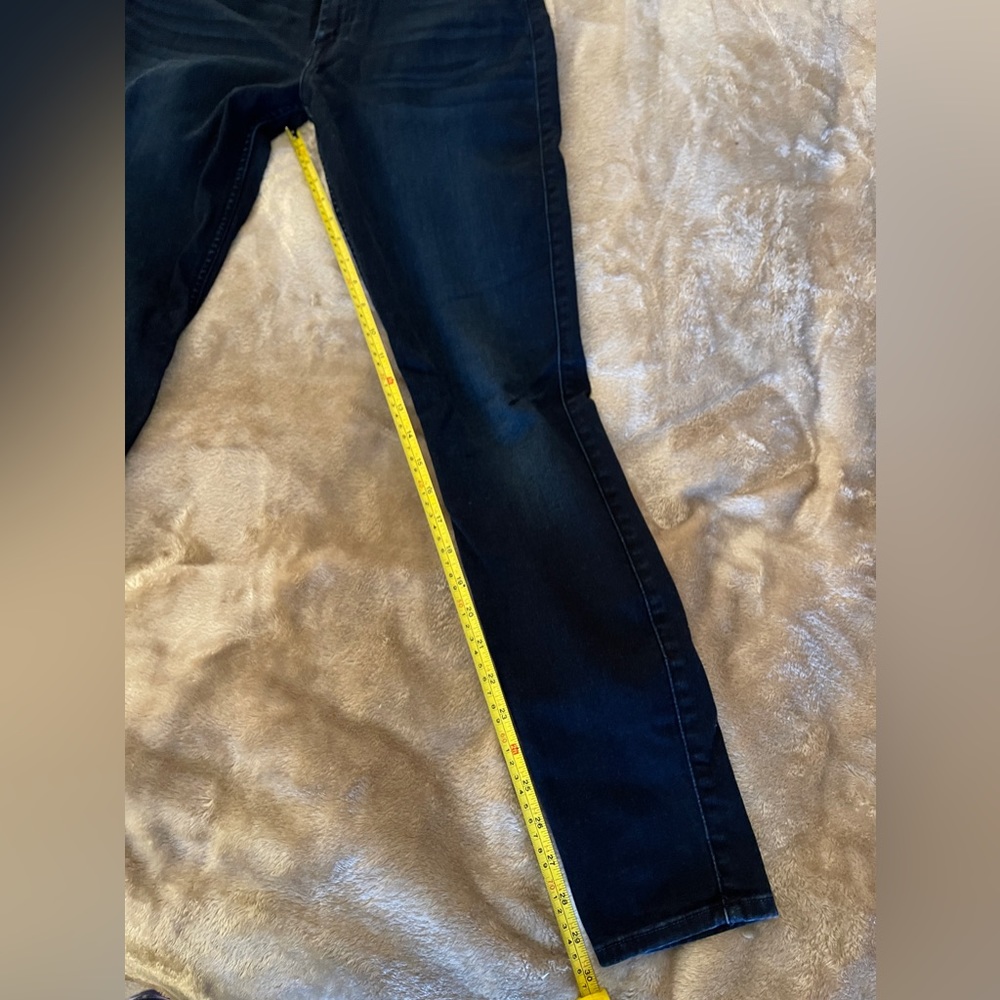 7 For All Mankind Gwenevere skinny jeans. Size 29 - Picture 5 of 5